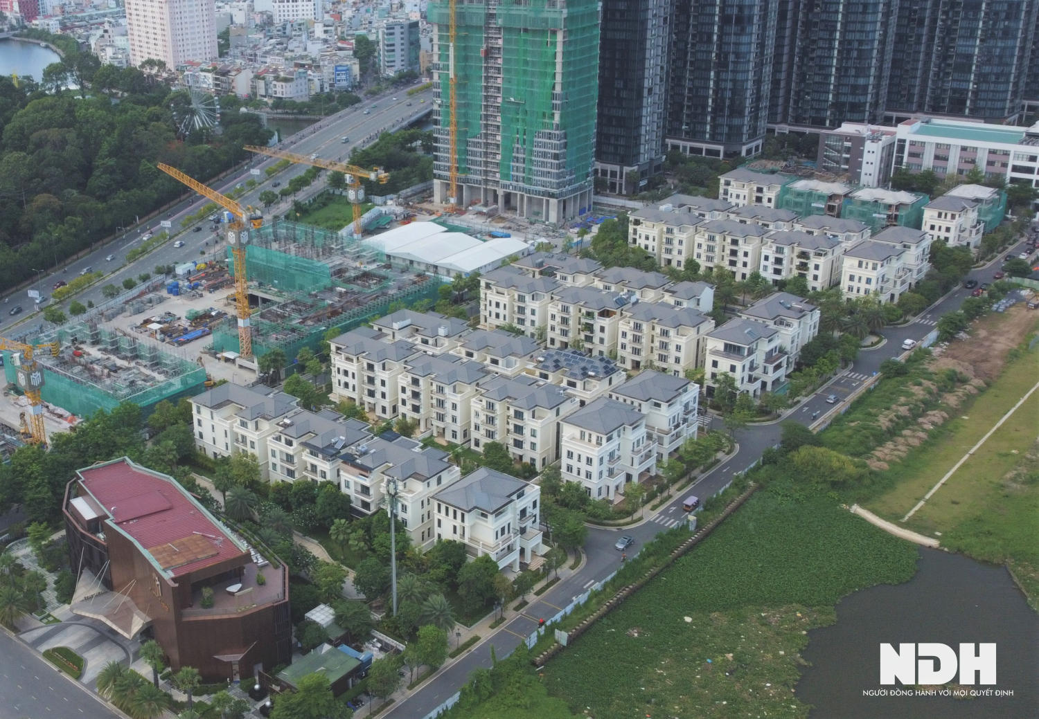 Grand Marina Saigon全景-别墅面积5000亿，豪华公寓4亿：平方米。