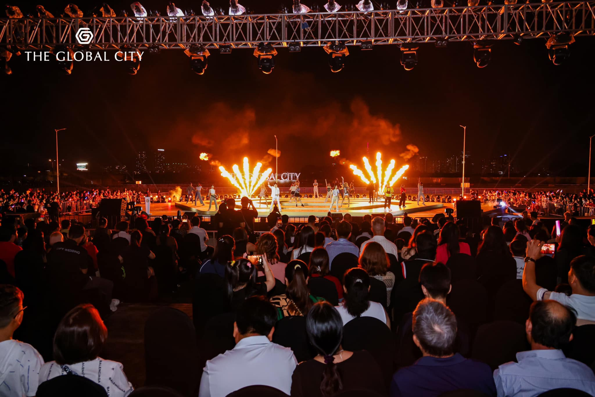Image of people celebrating New Year's Eve with the Luxury Countdown Party 2023 at The Global City