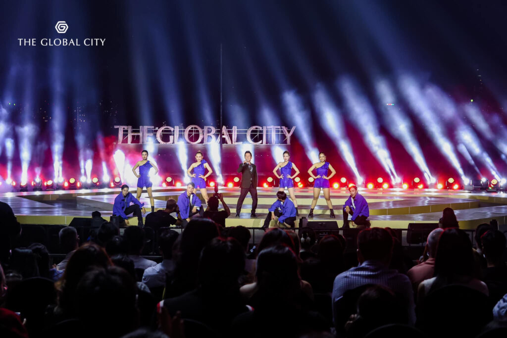 Hình ảnh người dân đón đêm giao thừa với lễ hội Luxury Countdown Party 2023 tại The Global City 9