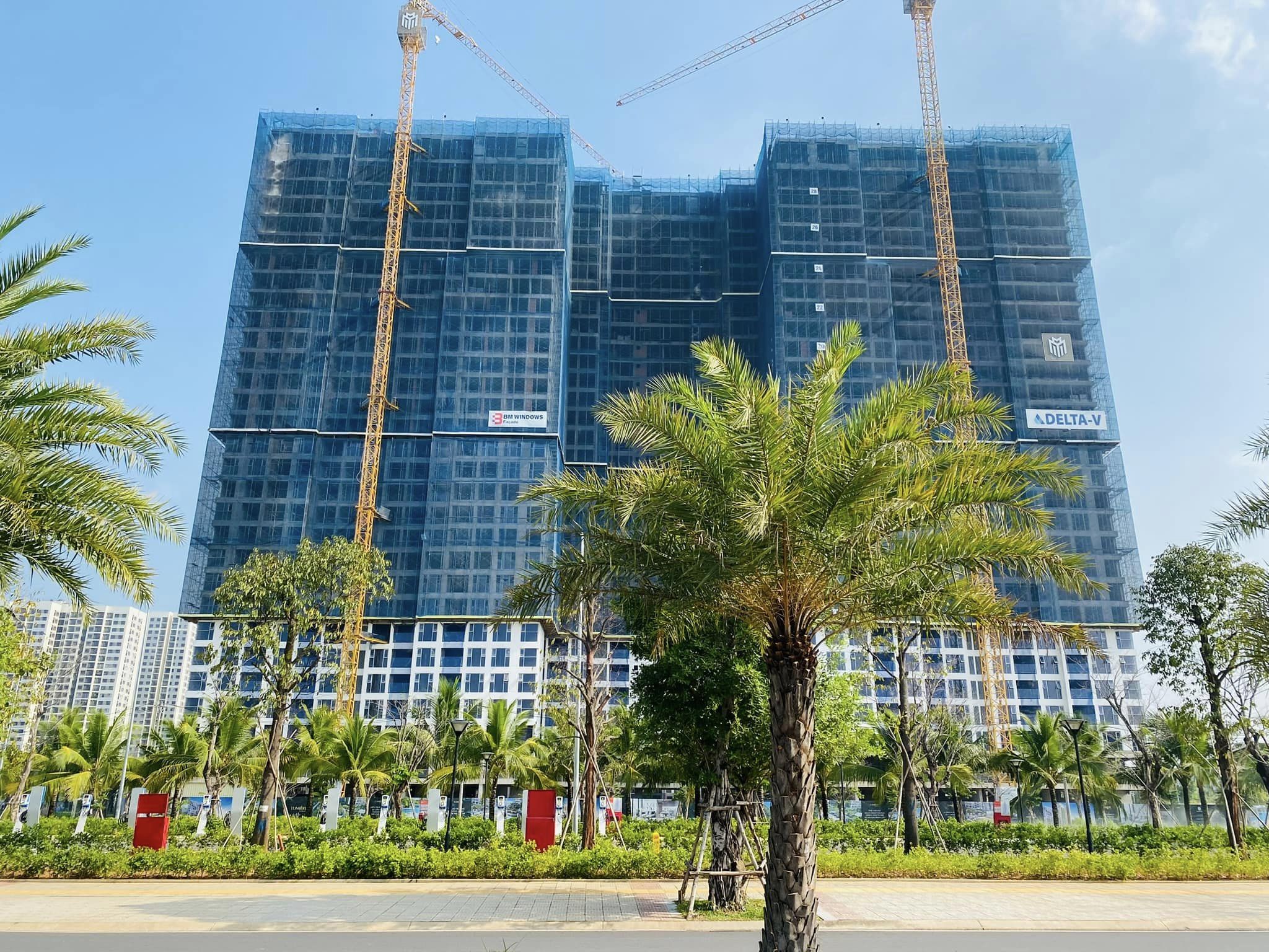 Update the progress of the luxury apartment project Lumiere Boulevard of Masterise Group, located in Vinhomes Central Park urban area, Thu Duc City, Ho Chi Minh City in February 2023.